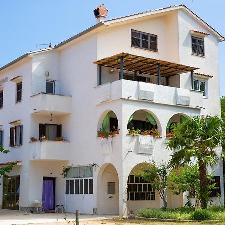 Apartman Mihael Малинска Екстериор снимка