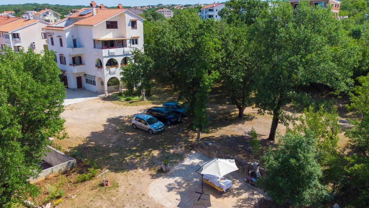 Apartman Mihael Малинска Екстериор снимка