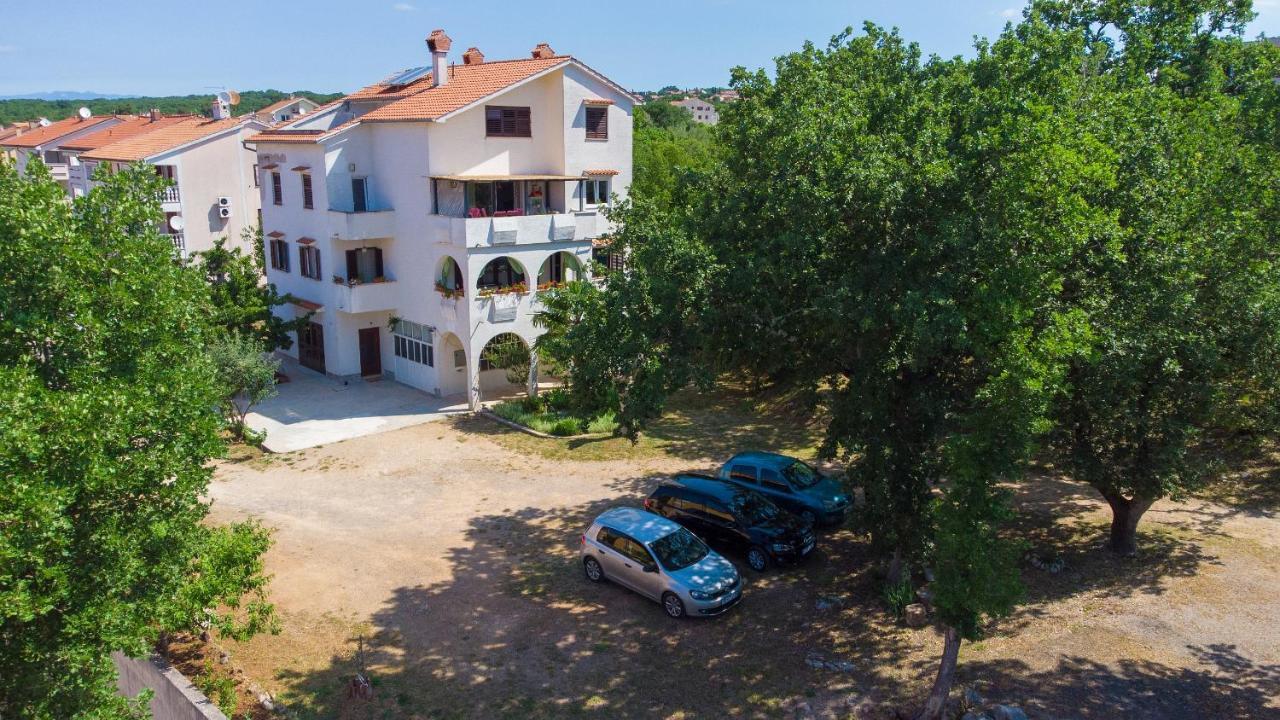 Apartman Mihael Малинска Екстериор снимка