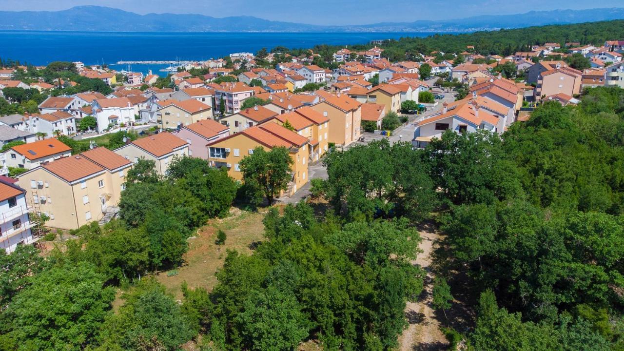 Apartman Mihael Малинска Екстериор снимка