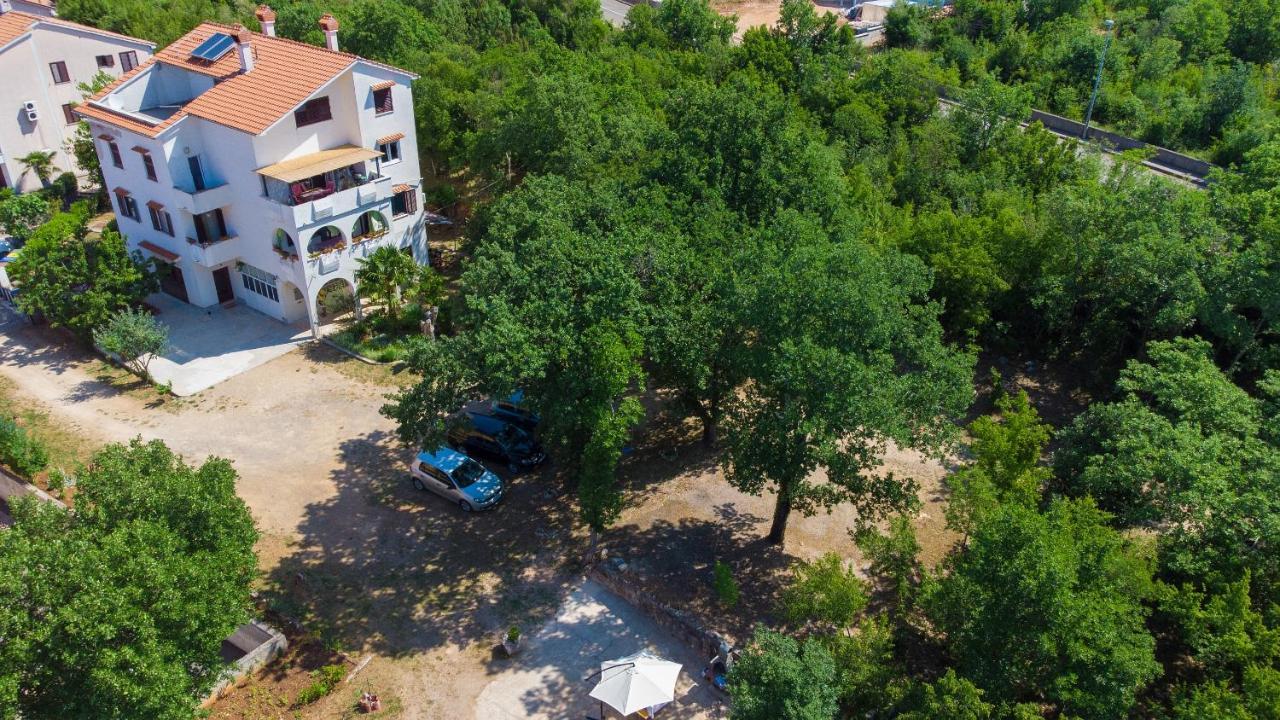 Apartman Mihael Малинска Екстериор снимка