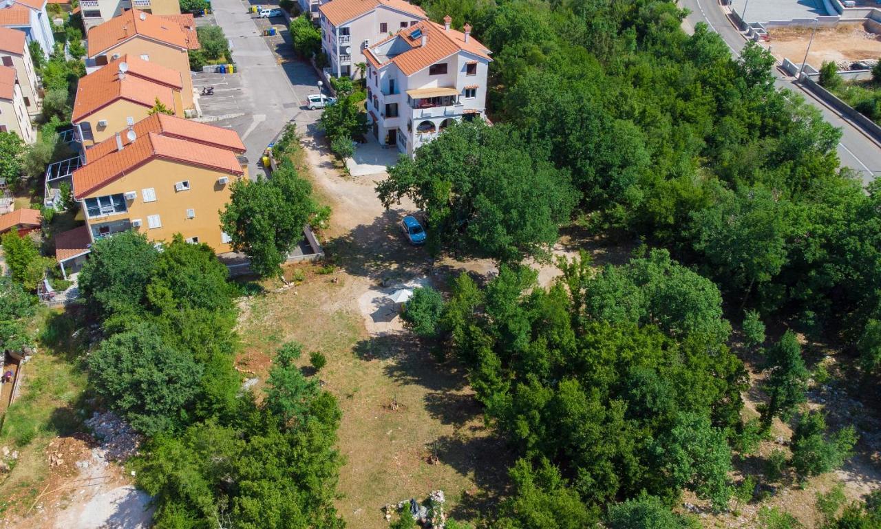 Apartman Mihael Малинска Екстериор снимка