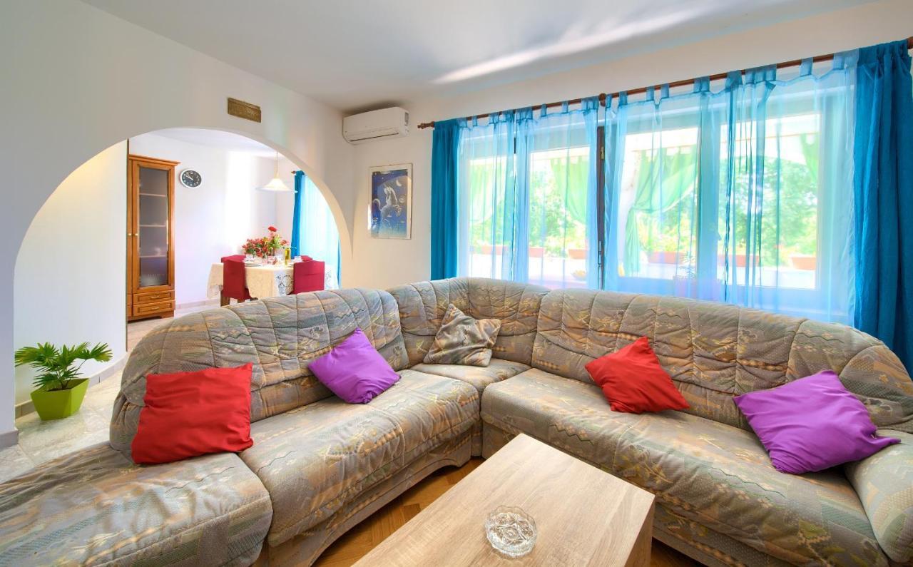 Apartman Mihael Малинска Екстериор снимка