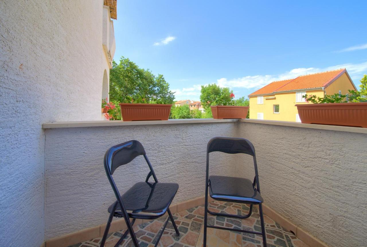 Apartman Mihael Малинска Екстериор снимка