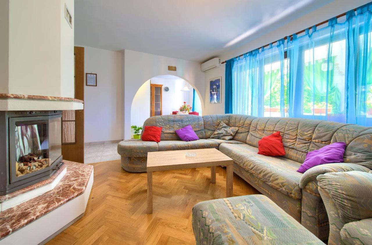 Apartman Mihael Малинска Екстериор снимка