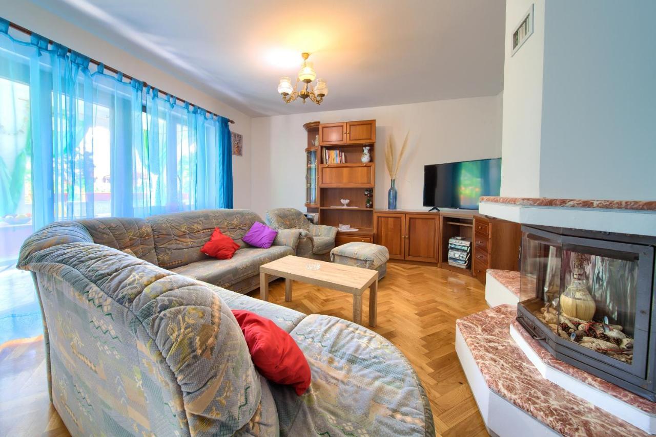 Apartman Mihael Малинска Екстериор снимка