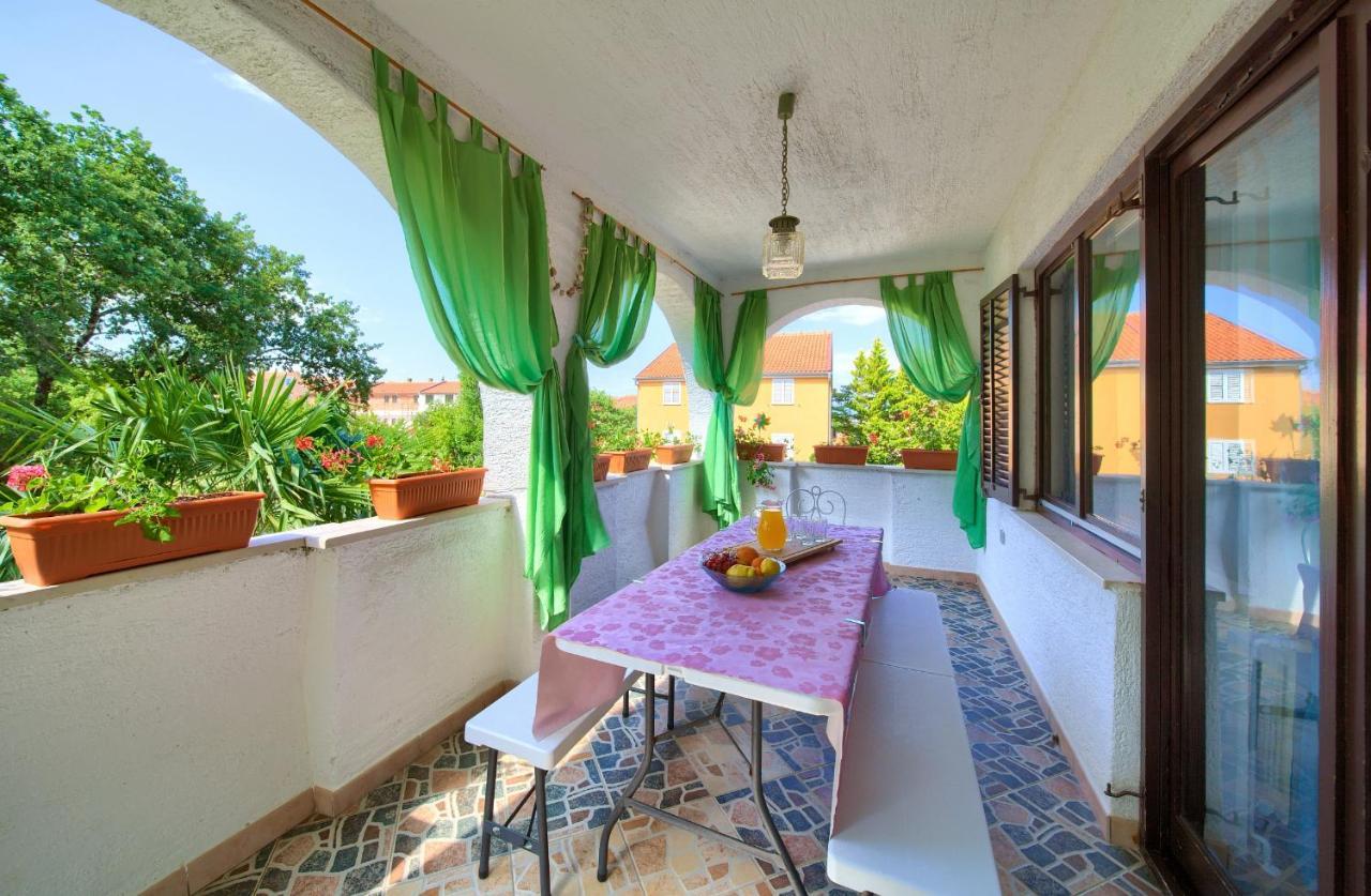 Apartman Mihael Малинска Екстериор снимка