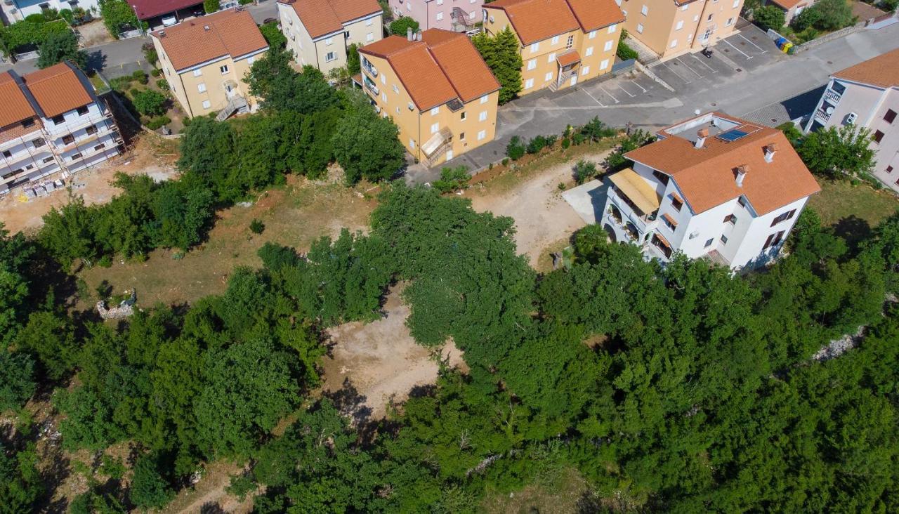 Apartman Mihael Малинска Екстериор снимка