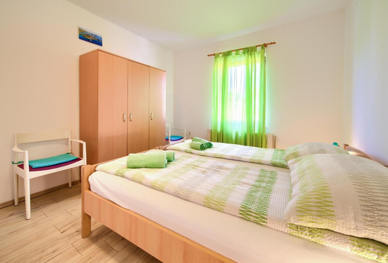Apartman Mihael Малинска Екстериор снимка
