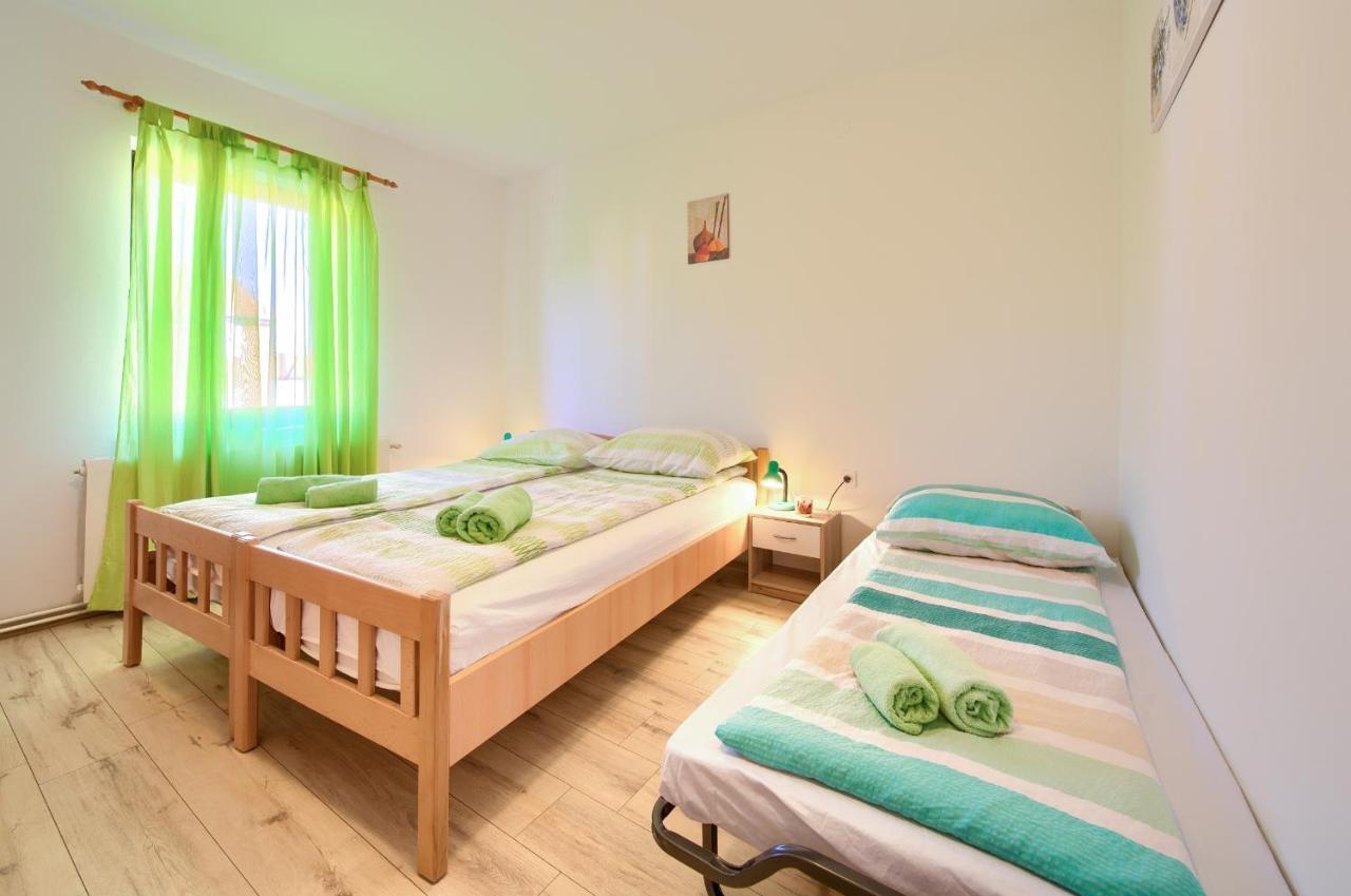 Apartman Mihael Малинска Екстериор снимка